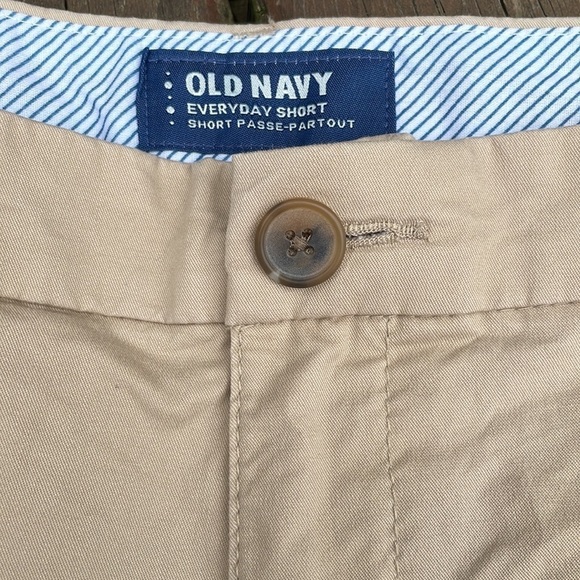 Old Navy‎ Everyday Short Beige Shorts - Picture 3 of 7
